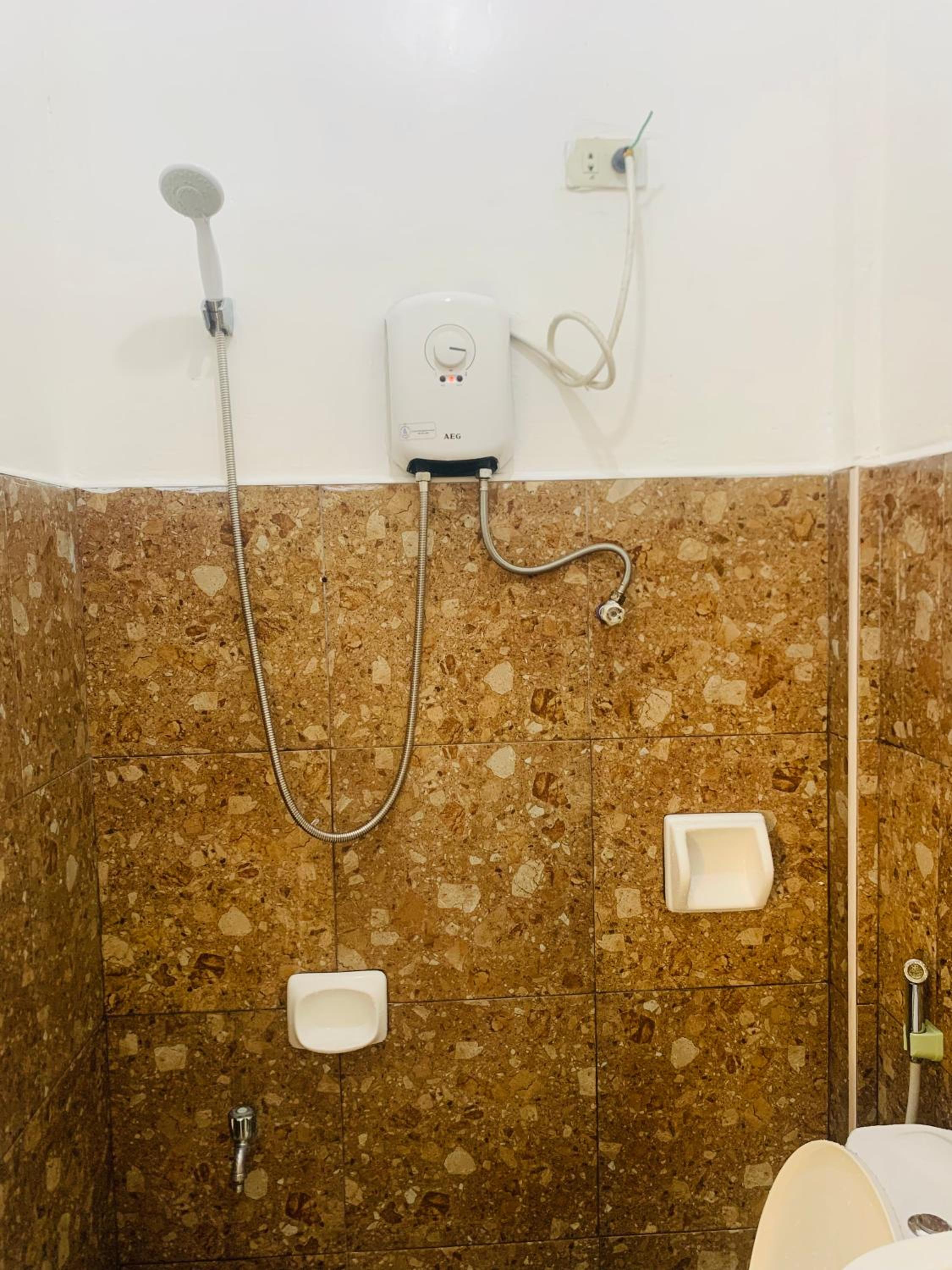 Queen's Room Rental 4