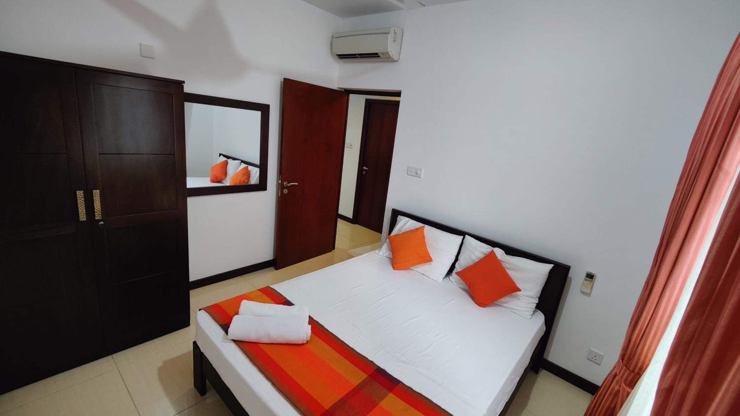 Cozy 2 BR Apartment with pool by Ceylon Vacation view 4