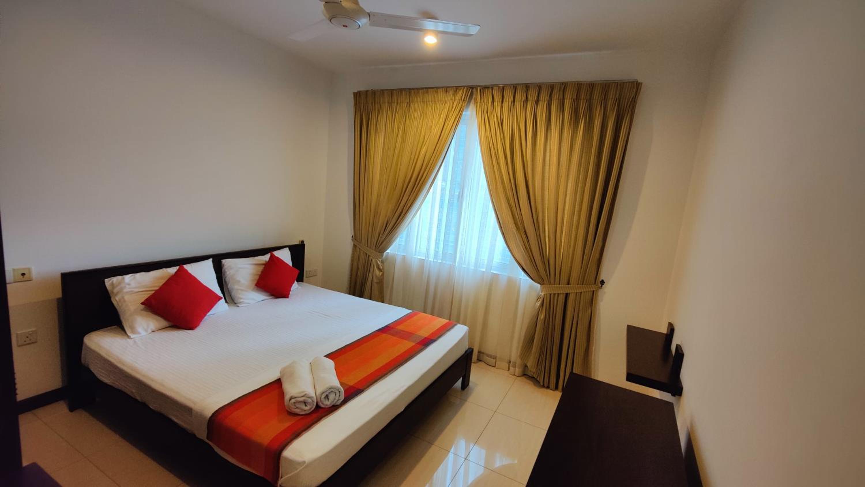 Cozy 2 BR Apartment with pool by Ceylon Vacation view 5
