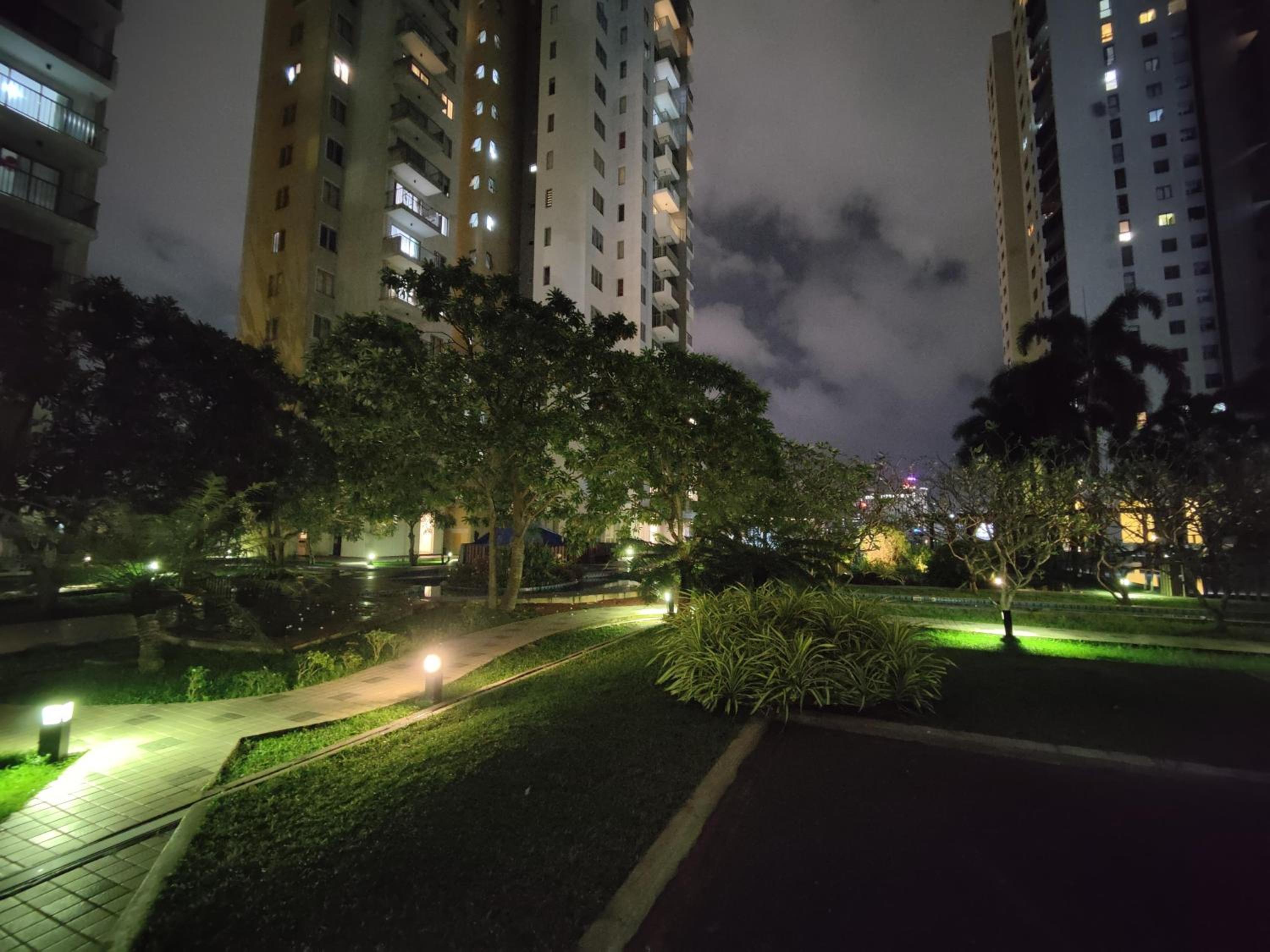 Cozy 2 BR Apartment with pool by Ceylon Vacation view 3