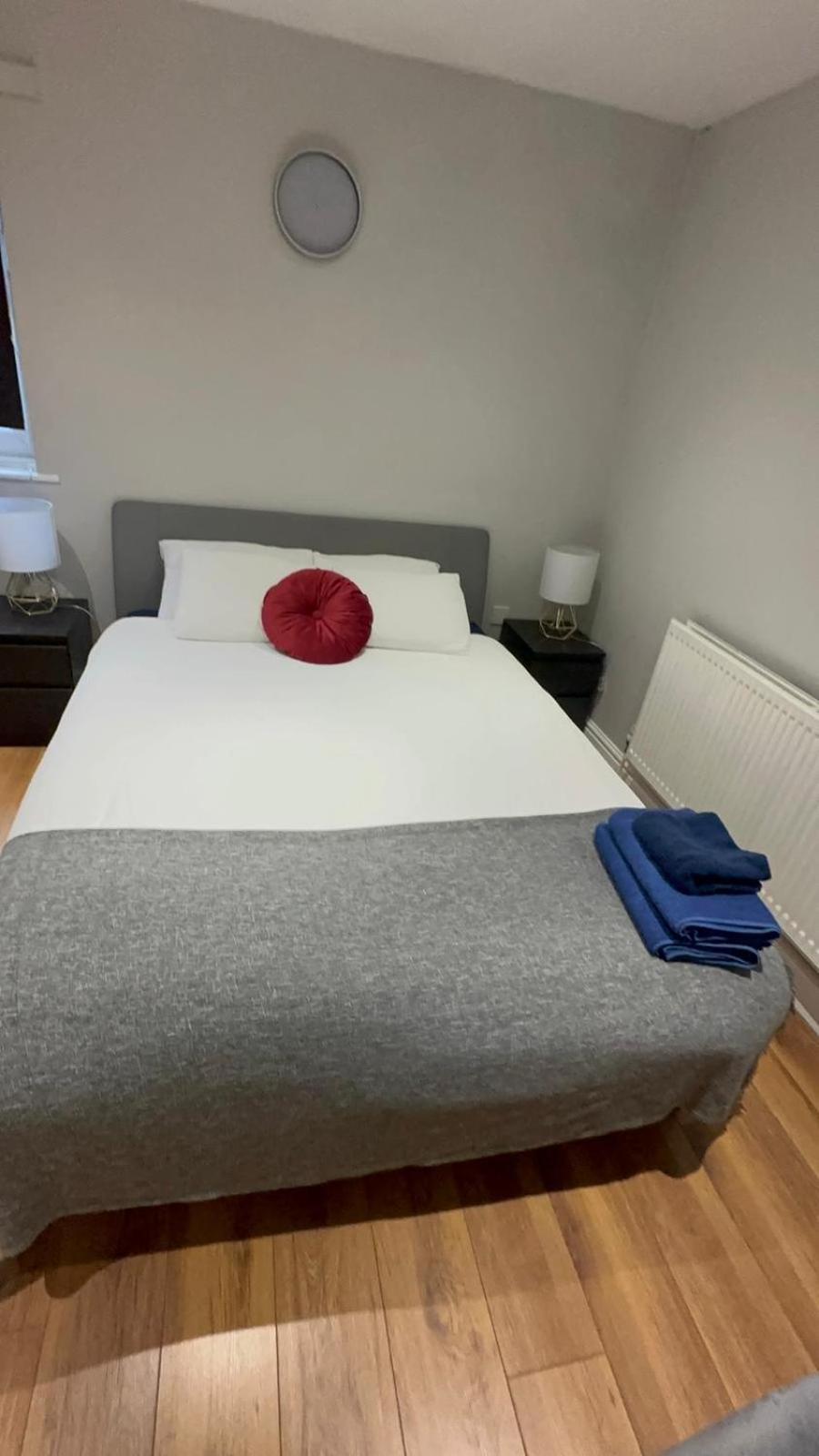 2 Bedroom Apartment Chiswick Park Tube Station