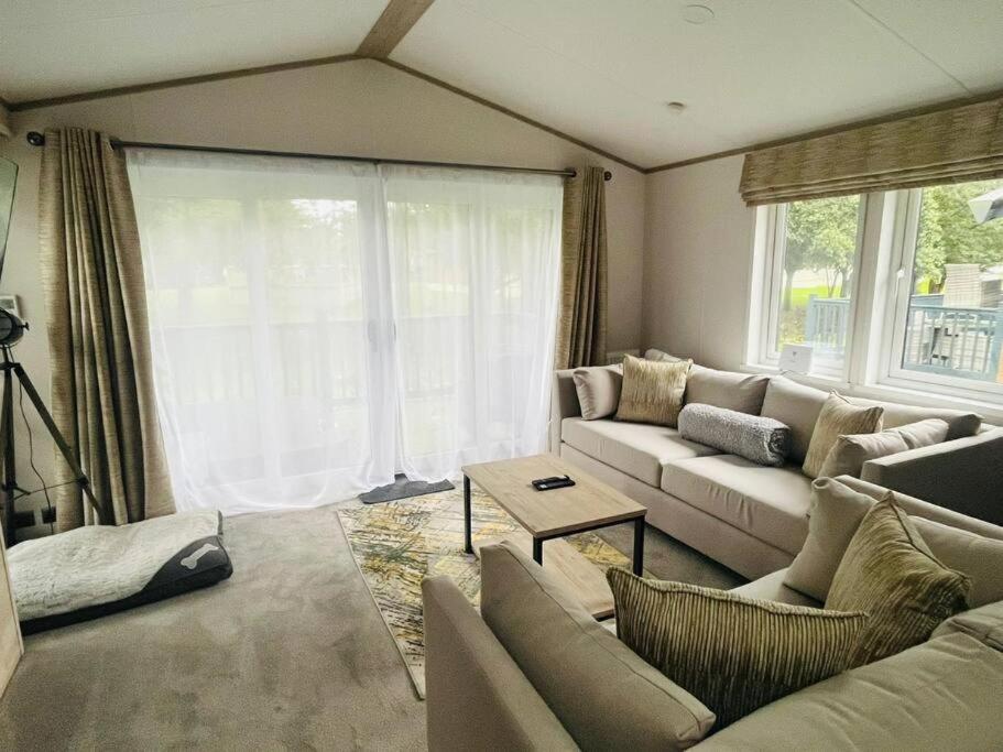 Wag Tail Lodge with Hot Tub view 4