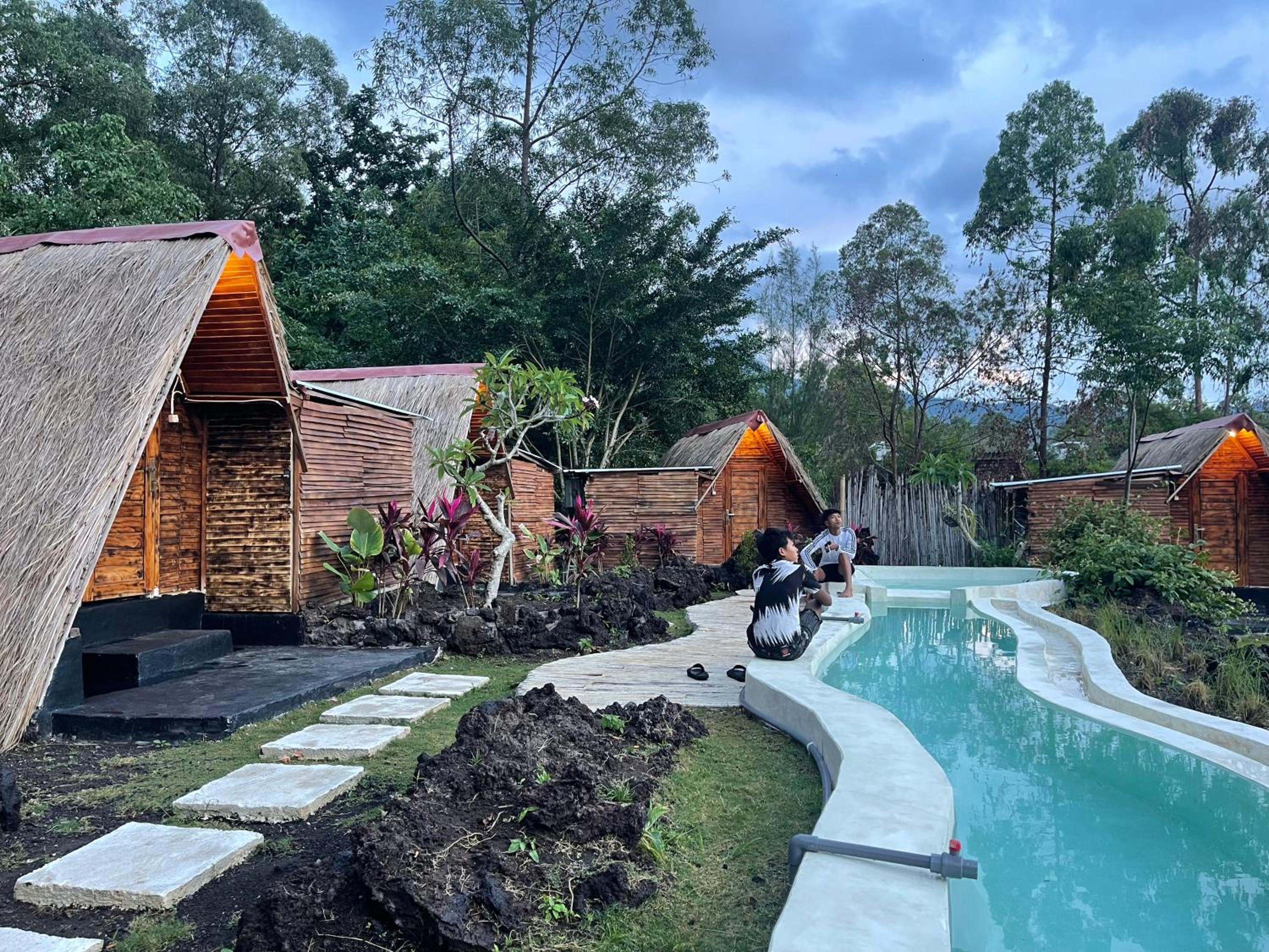 Triangular house and hot spring view 5