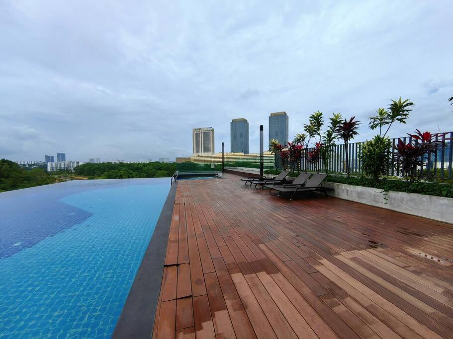 Southkey Mosaic 3BR, 1-7Pax Mid Valley View