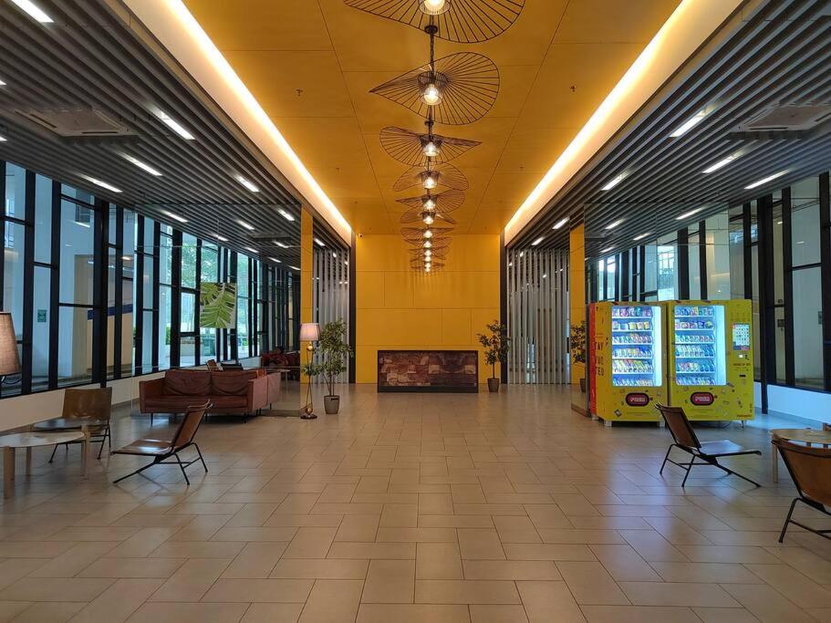 Southkey Mosaic 3BR, 1-7Pax Mid Valley View