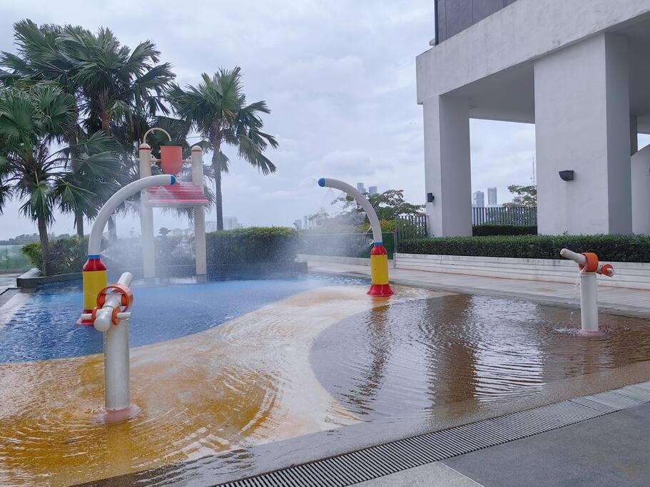 Southkey Mosaic 3BR, 1-7Pax Mid Valley View