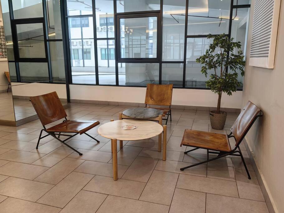 Southkey Mosaic 3BR, 1-7Pax Mid Valley View
