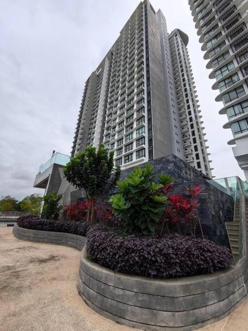 Southkey Mosaic 3BR, 1-7Pax Mid Valley View