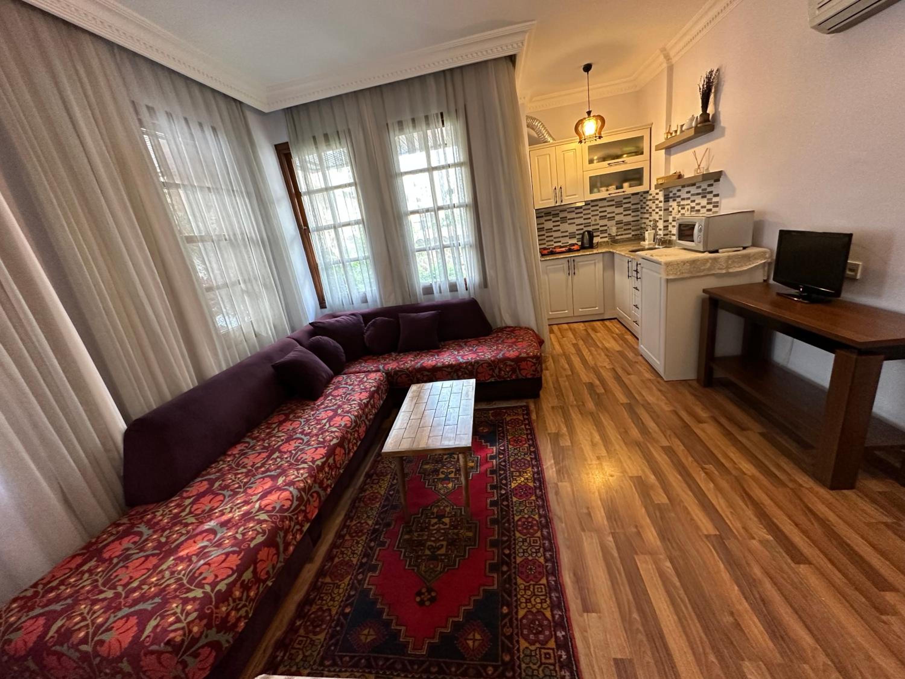 Sultan Suite, Entrance Floor