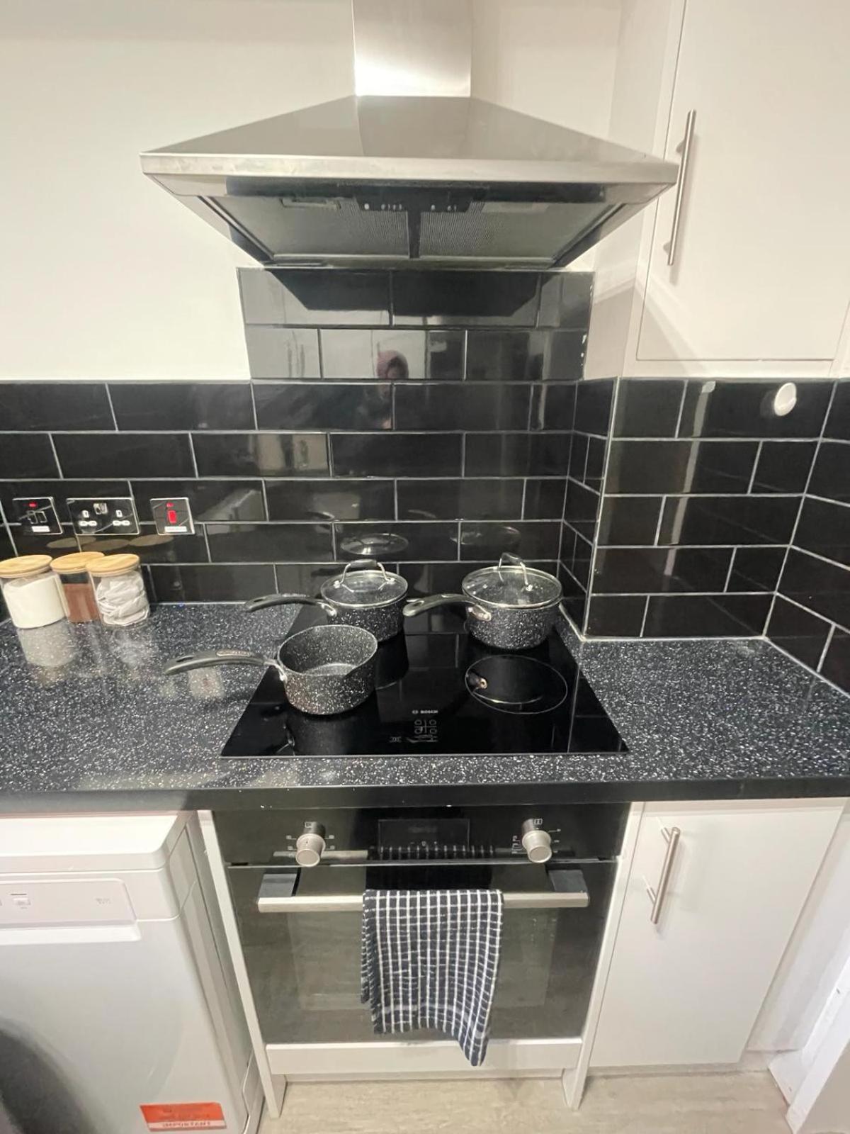 Vibrant 2-Bedroom Flat with Elevator in Marylebone, Close to Hyde Park & Edgware Road