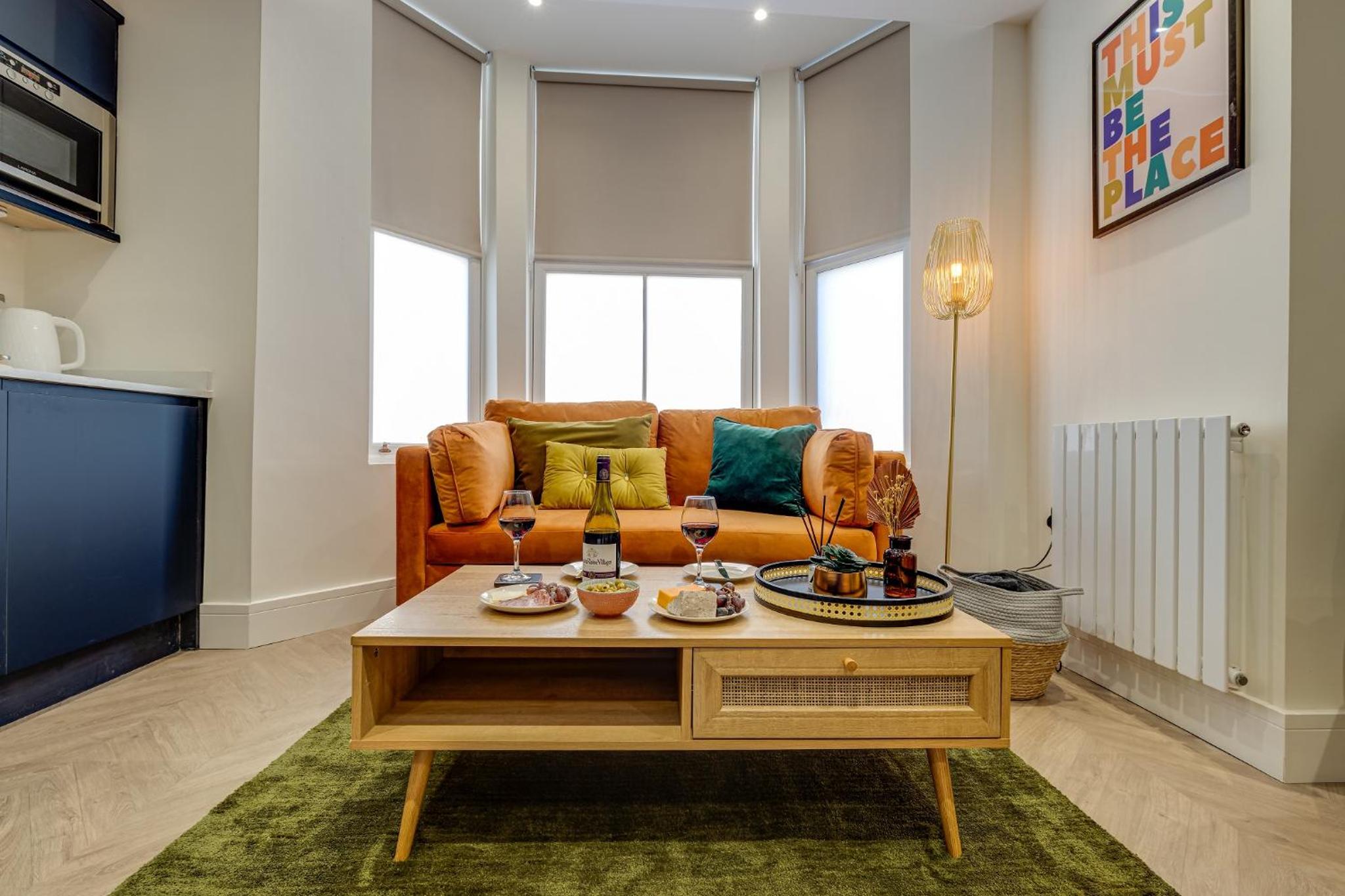 Stylish North Bay Apartment Beach & Town view 3