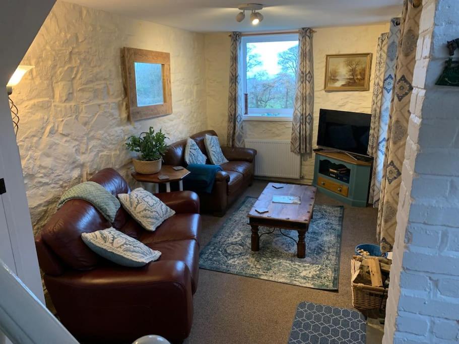 Cosy Two Bedroom Cottage with Fireplace