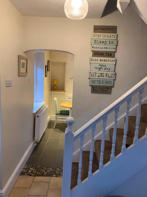 Cosy Two Bedroom Cottage with Fireplace