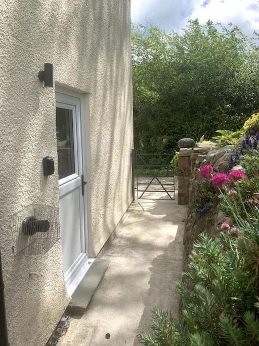 Cosy Two Bedroom Cottage with Fireplace, photo 14