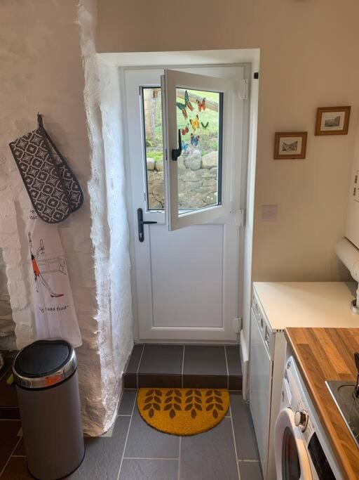 Cosy Two Bedroom Cottage with Fireplace