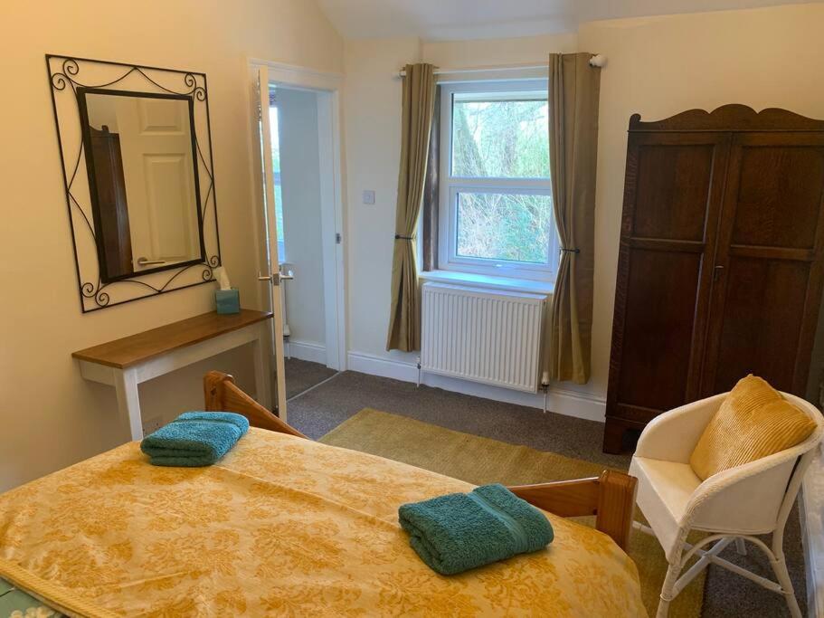 Cosy Two Bedroom Cottage with Fireplace, photo 24