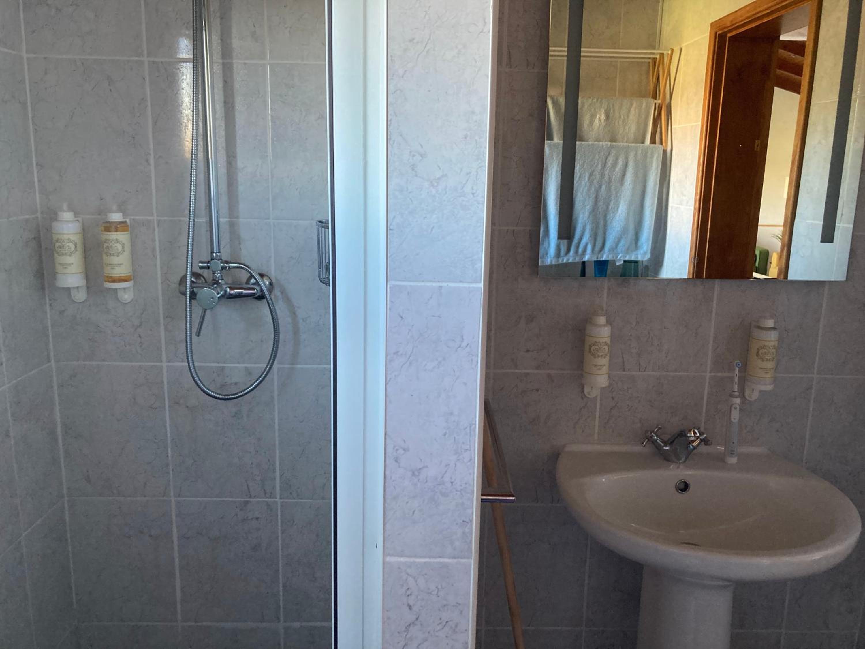 A Casa Amarela Guesthouse - Property Image 8