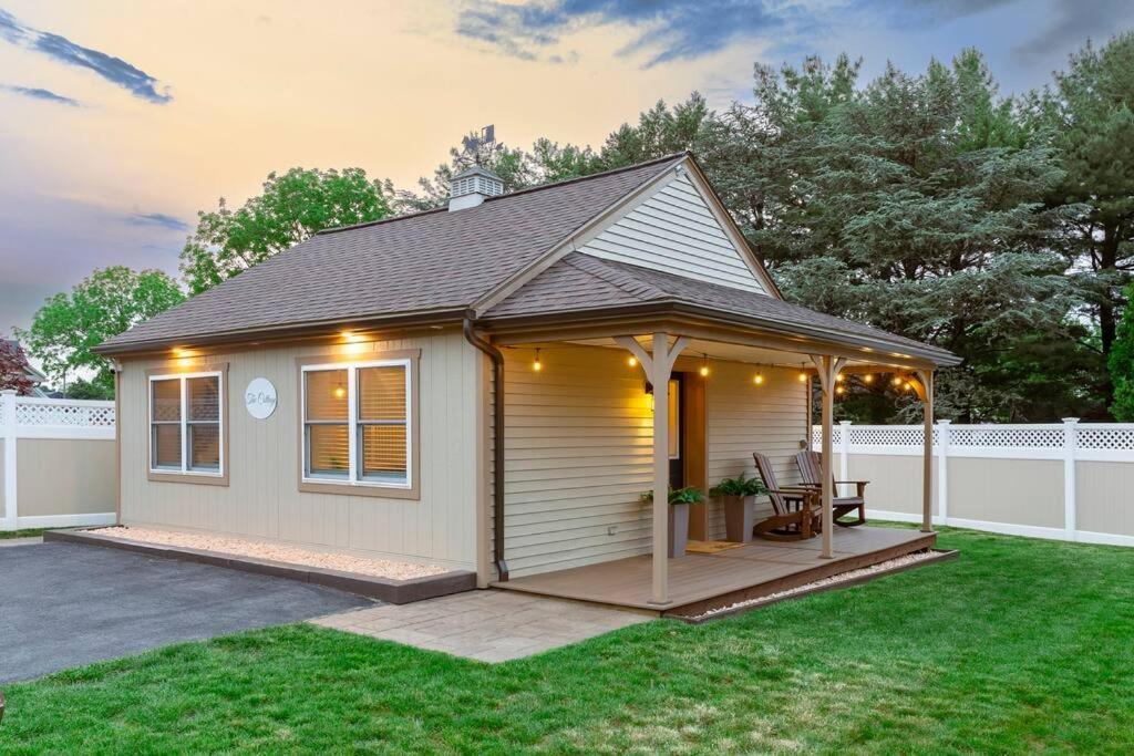 Hotel AmishGuestCottage~cozystudio~hottub~patio - Image 1