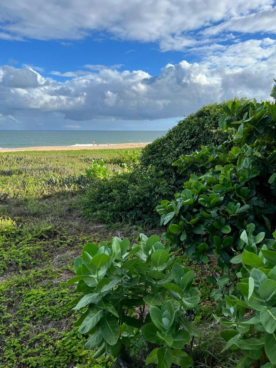 Ondas de Itacimirim, o paraíso é aqui! Pé na areia