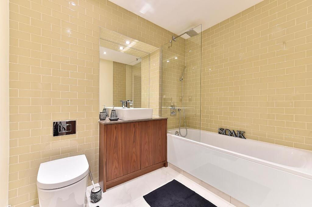 Modern 2Bed Apartment with High Rise view London Canary Wharf - Perfect for long stays