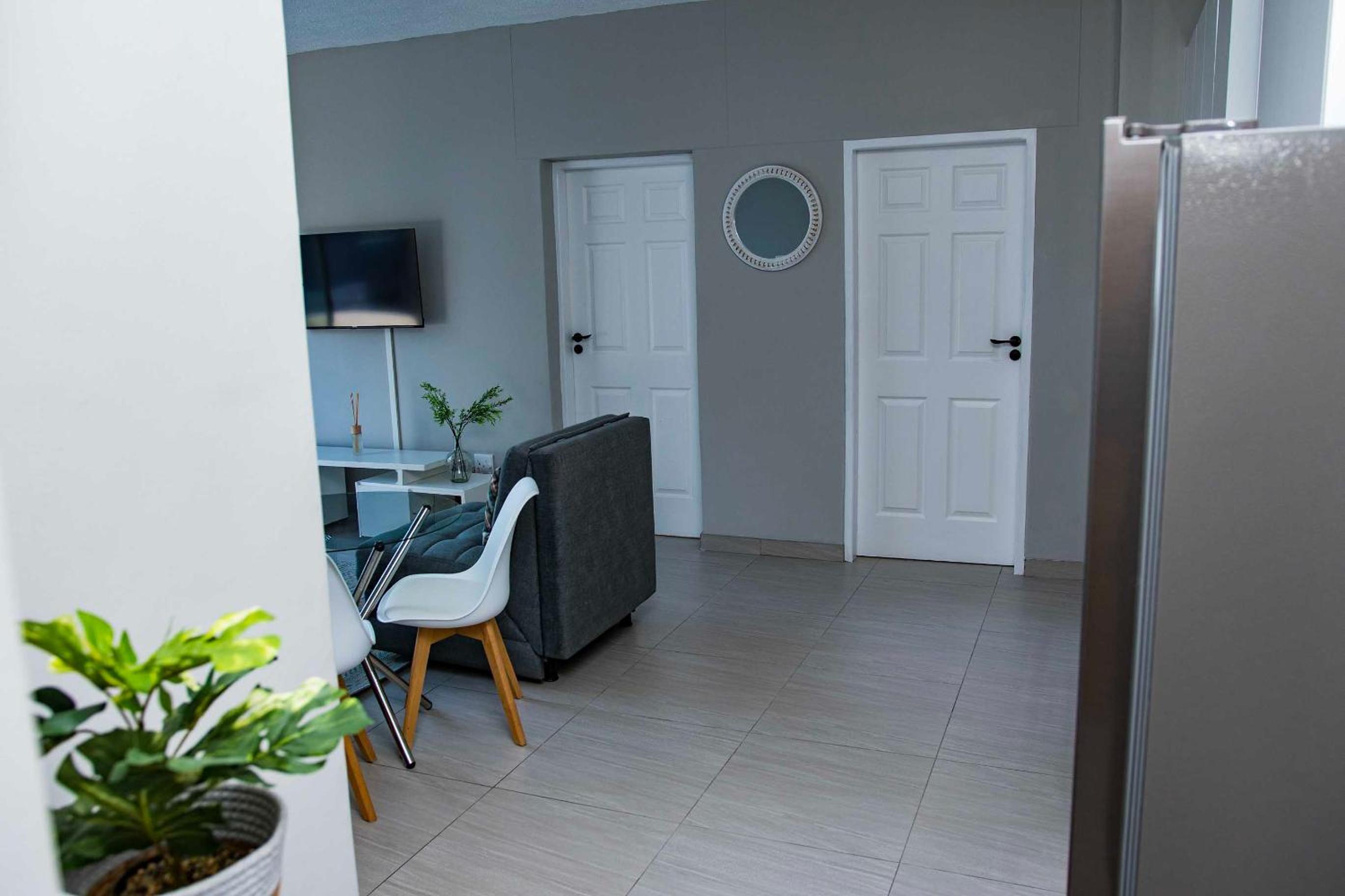 KANDIAS SELF-CATERING APARTMENT