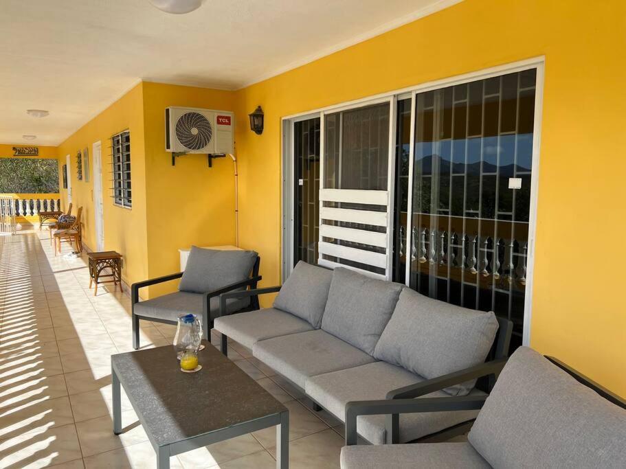 Traumhaus am Hang mit privatem Pool