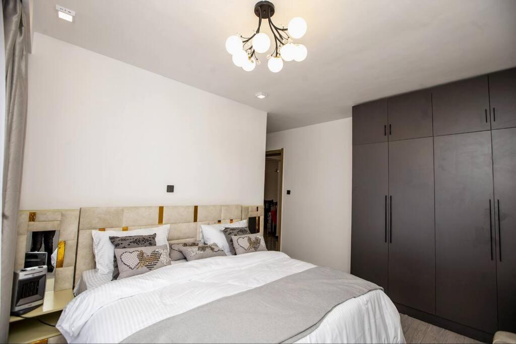 Modern Oasis in the Heart of Kilimani: Your Ideal Apartment Retreat view 2
