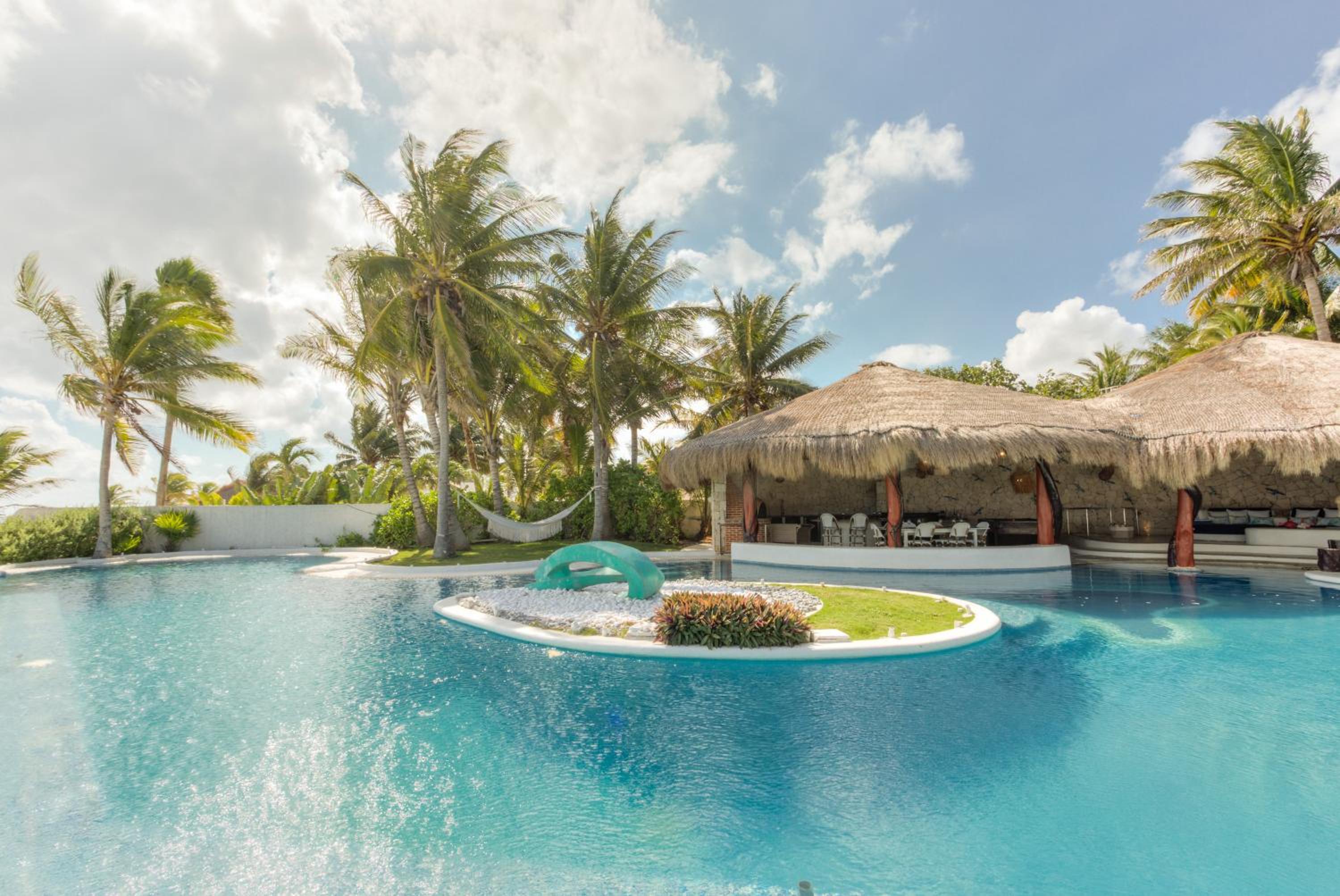 Villa Alma - Beachfront Exclusive Villa in Cancun by Solmar Rentals view 3