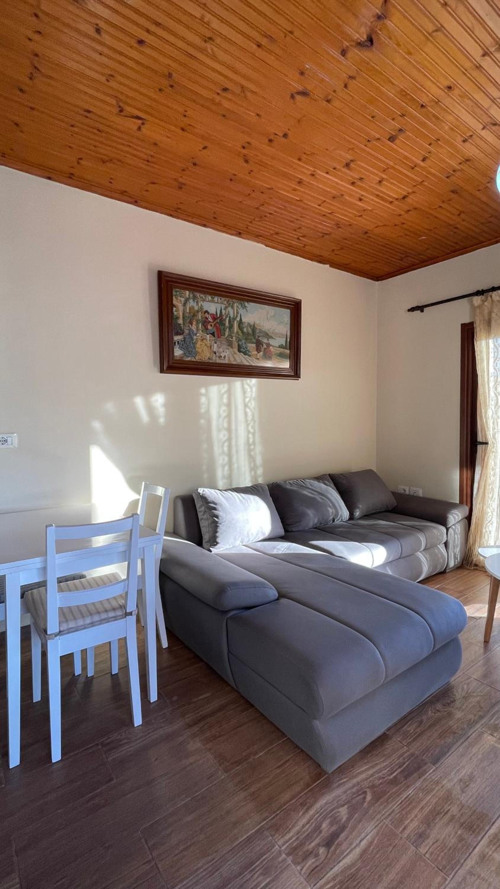 July Seaview Apartments