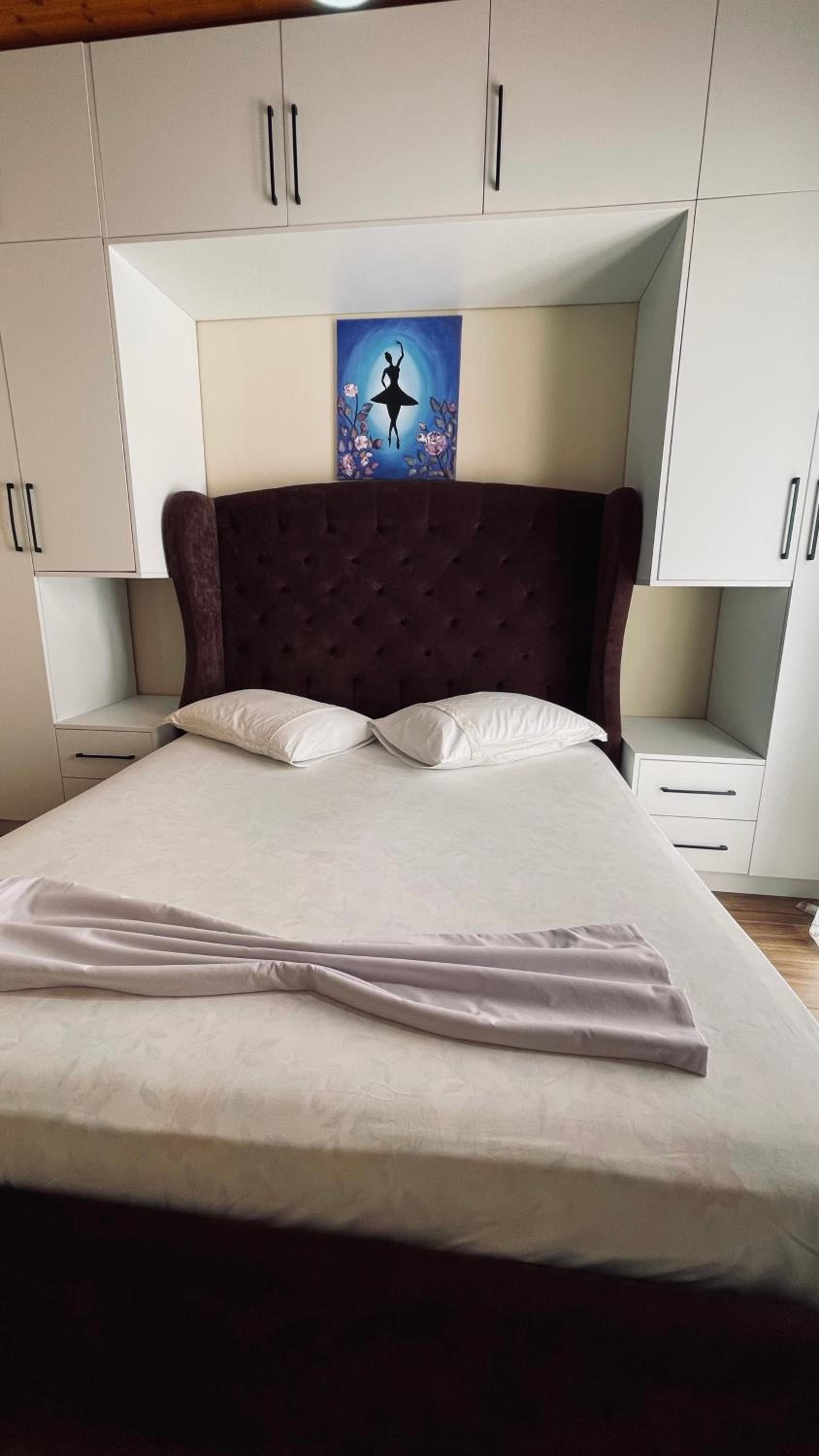 July Seaview Apartments