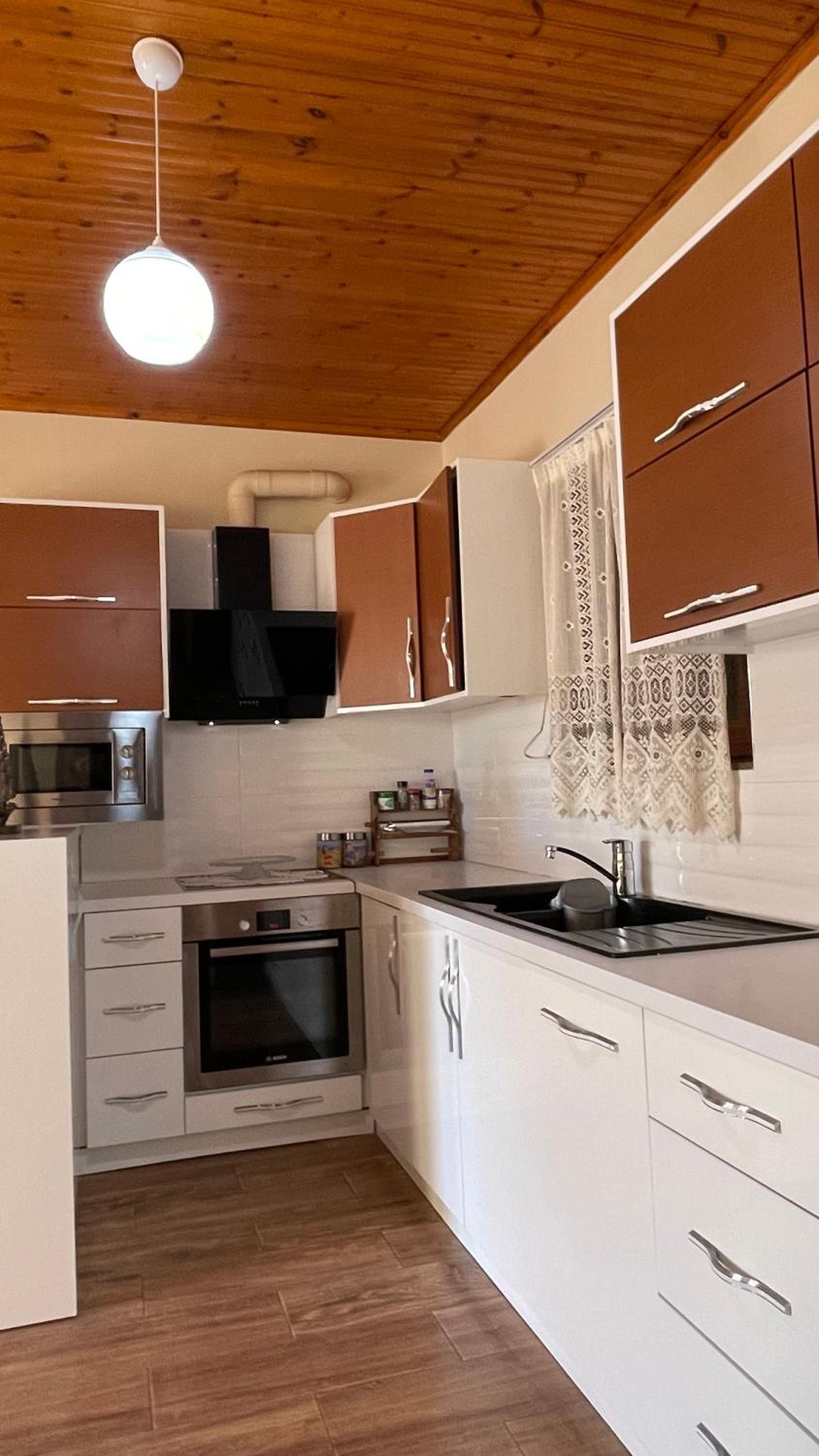 July Seaview Apartments
