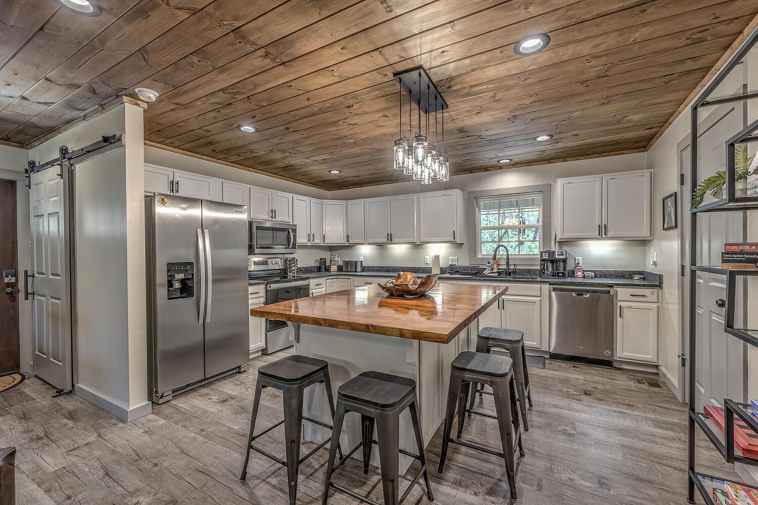 5-Star Cabin wHot Tub, Game Room, & Resort Perks! view 3