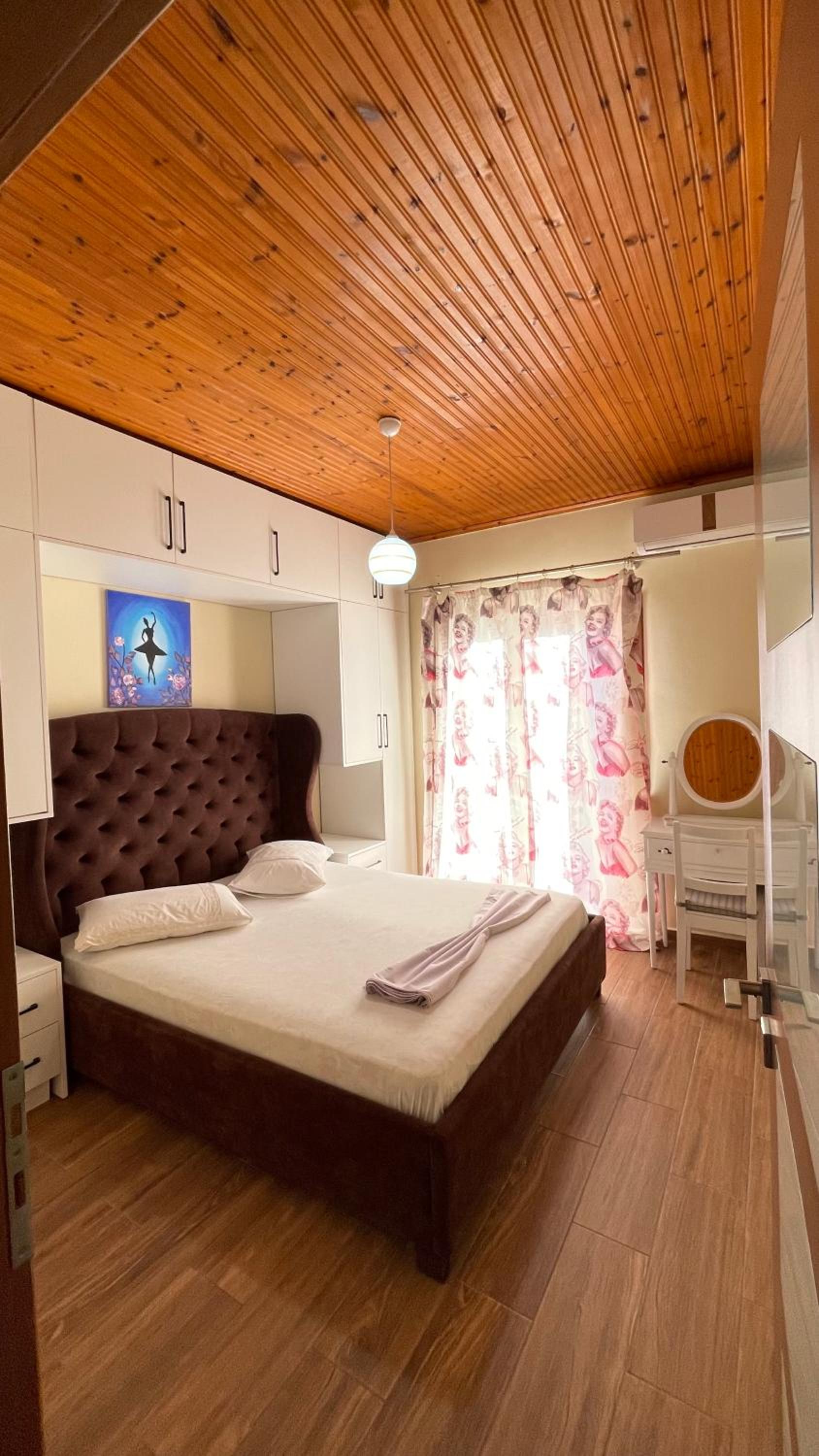 July Seaview Apartments