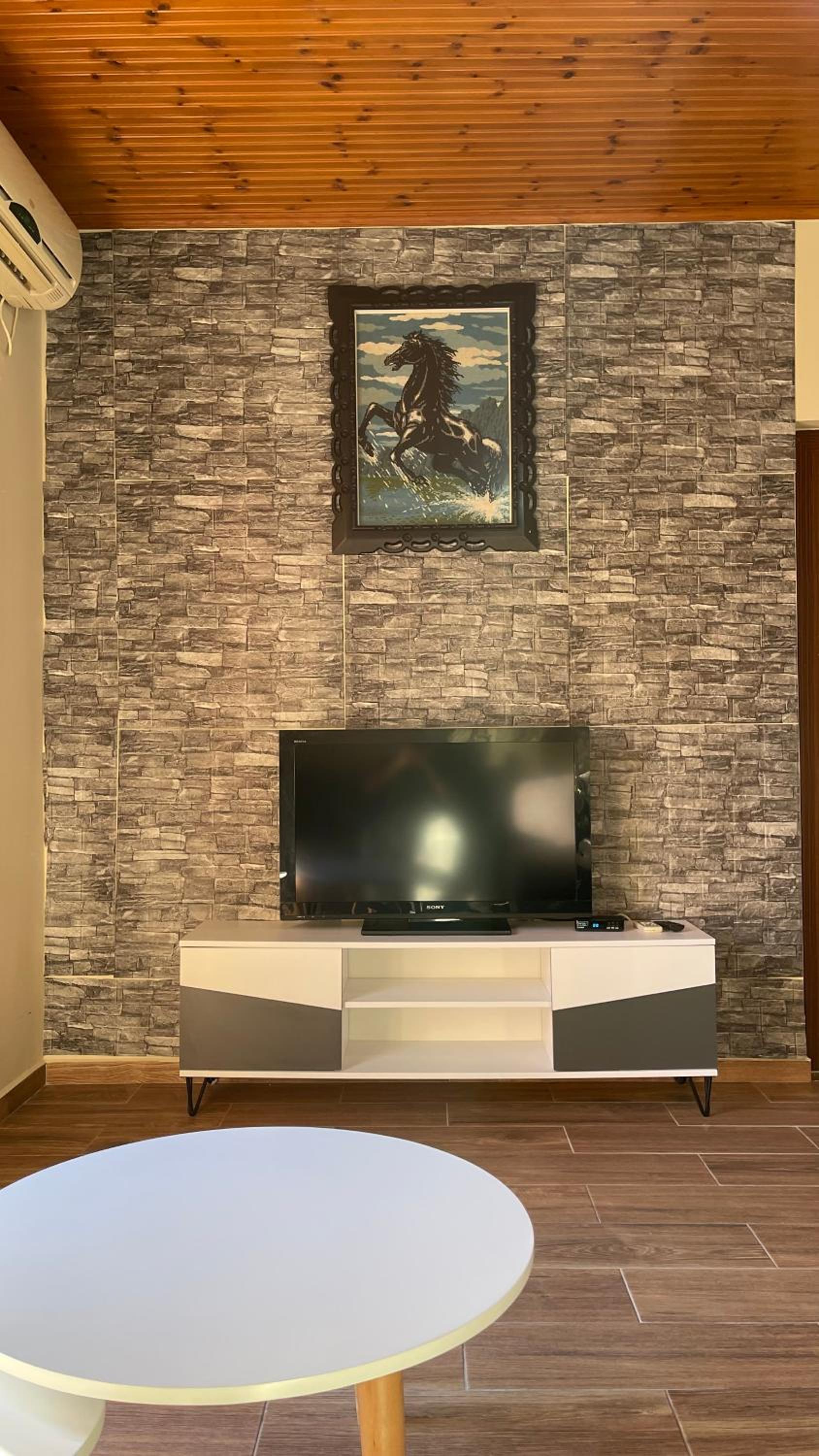 July Seaview Apartments