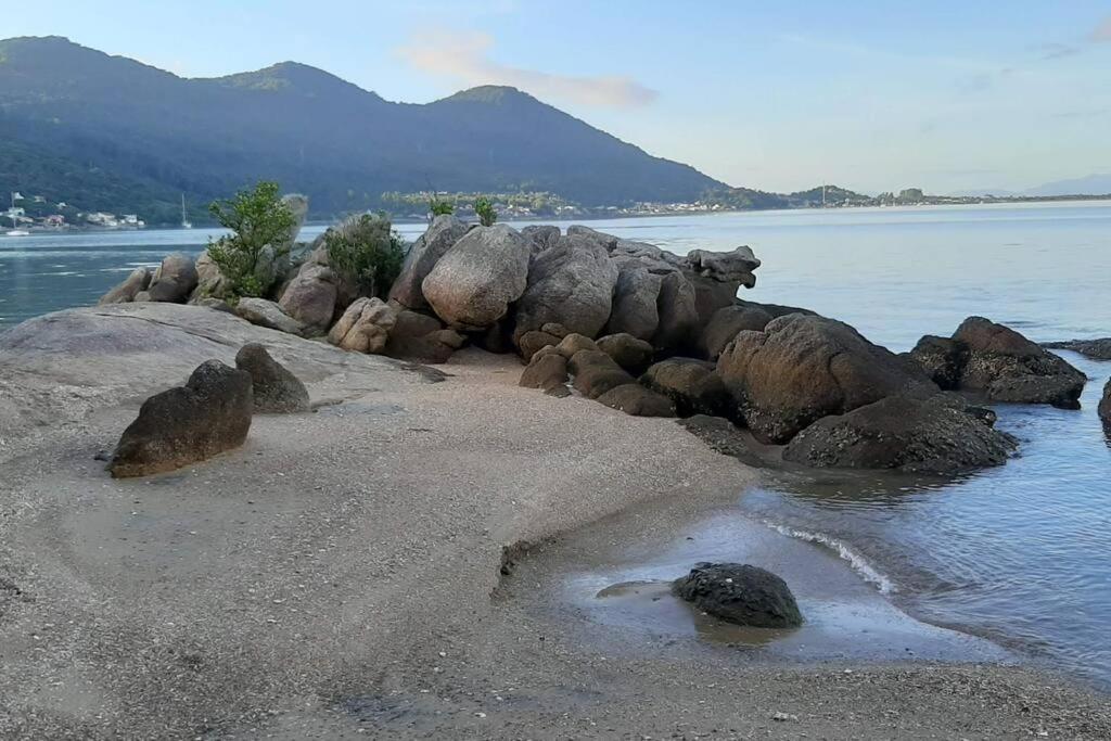 Praia particular, vista exclusiva e conforto total