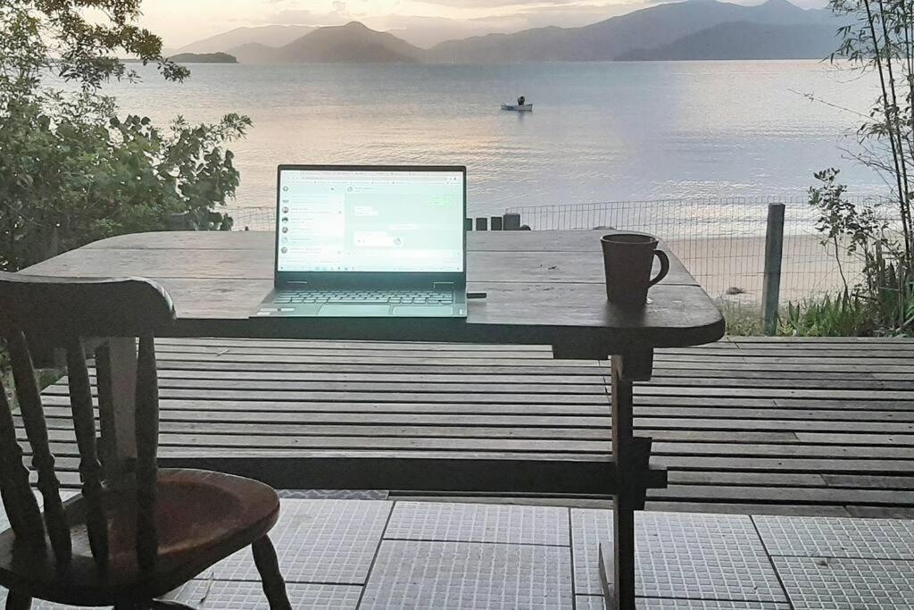 Praia particular, vista exclusiva e conforto total