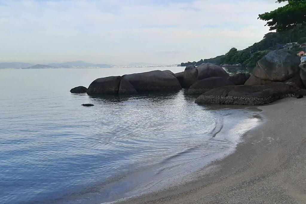 Praia particular, vista exclusiva e conforto total