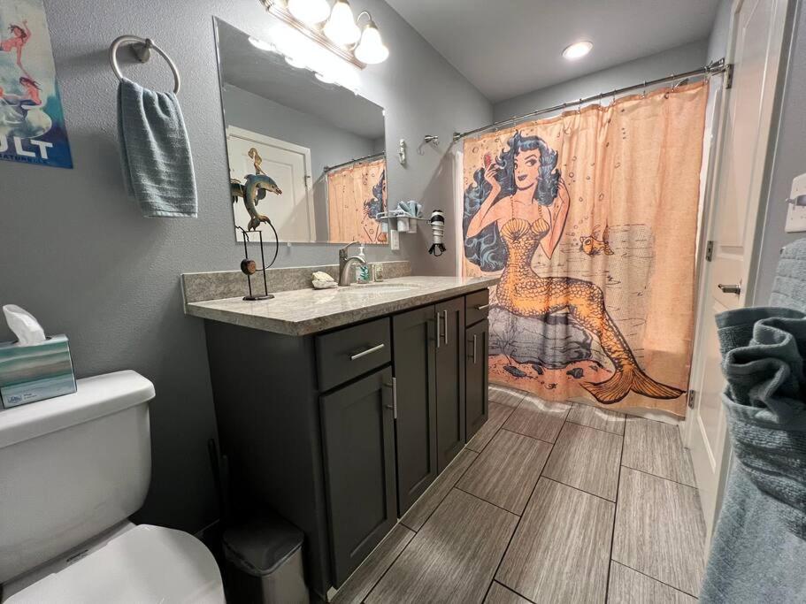 Forest cottage - secluded, hot tub, walk to beach view 4