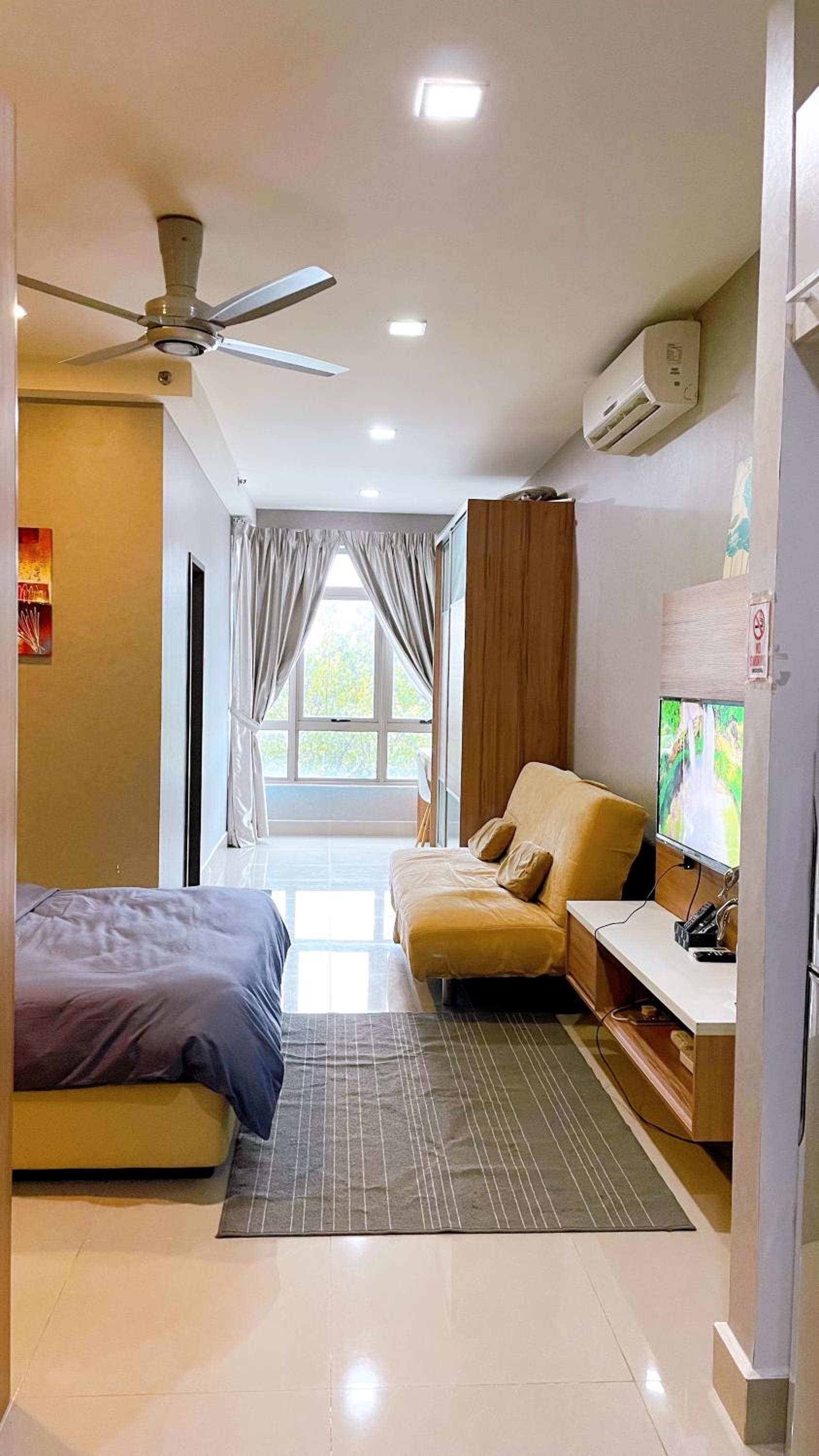 Cozy Stay at Shaftsbury Residences by SNS HOMES photo 5