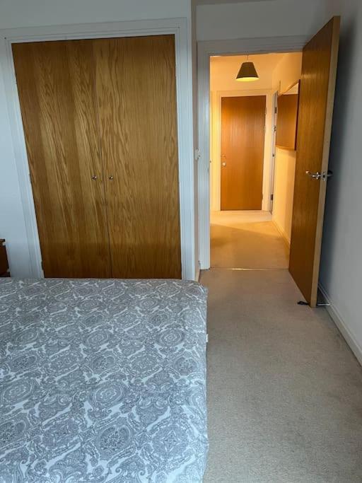 Cosy apartment Cardiff bay 5 mins to centre view 2