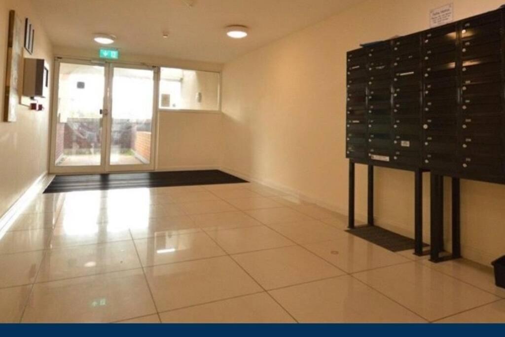 Cosy apartment Cardiff bay 5 mins to centre view 5