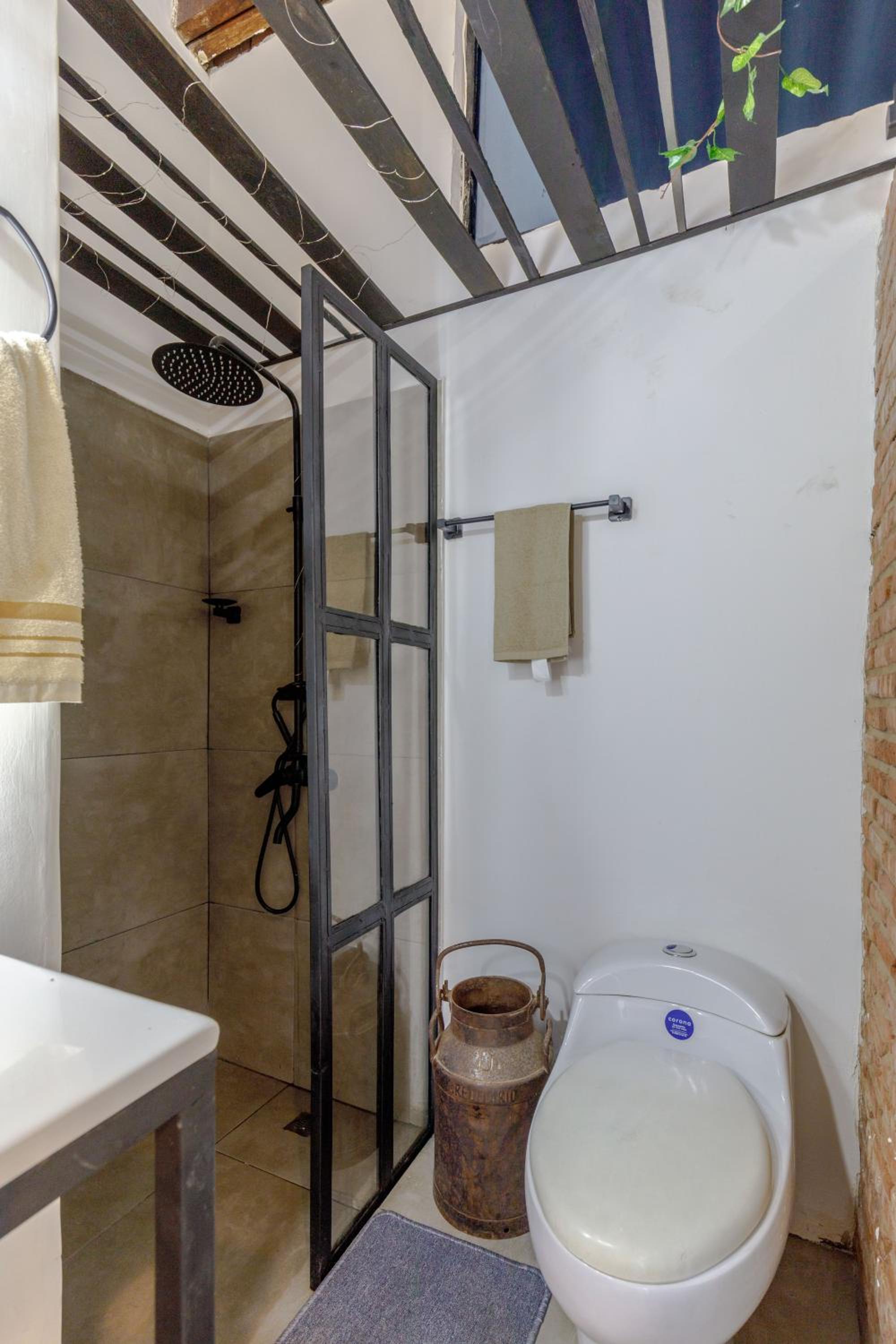 Apartamento rústico industrial , enfrente de hotel prado