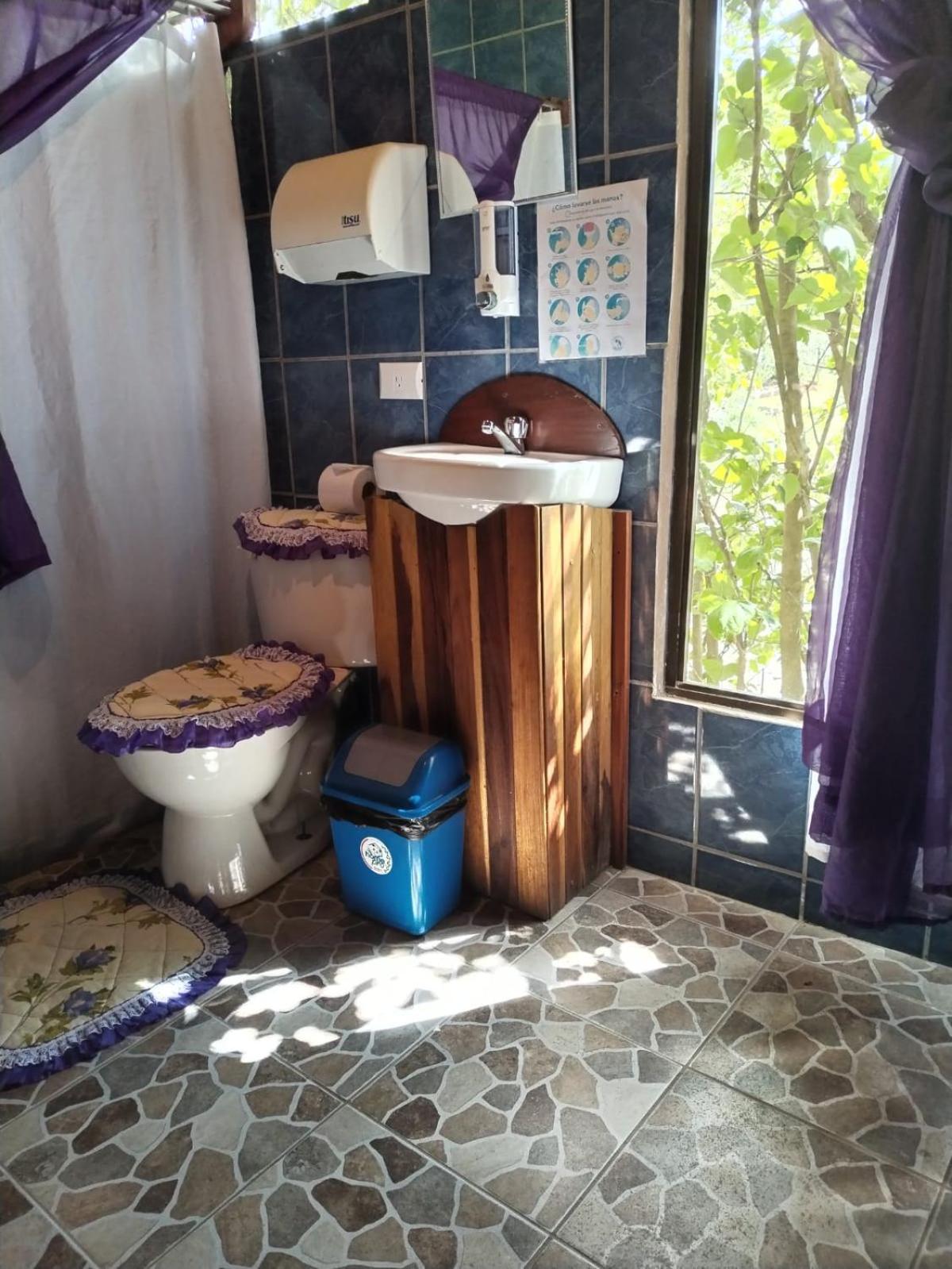 Pensión y Cabinas Colibrí B&B Costa Rica