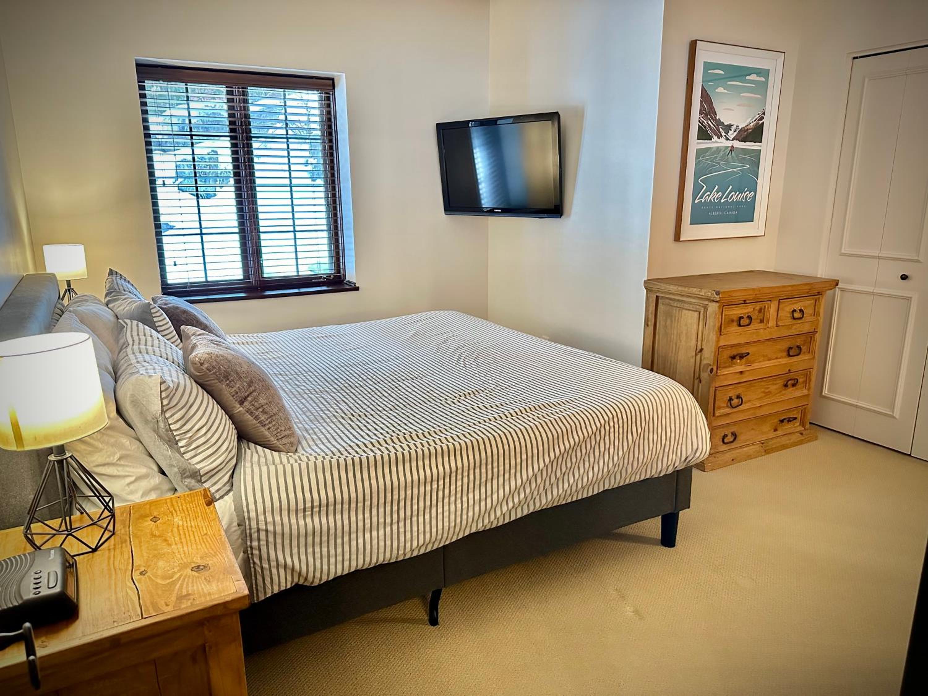 Superb ski inout - Ask about summer pool access! view 2