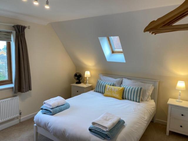 Stylish contemporary seaside holiday home with 5 bedrooms, sea view, parking and EV point view 4