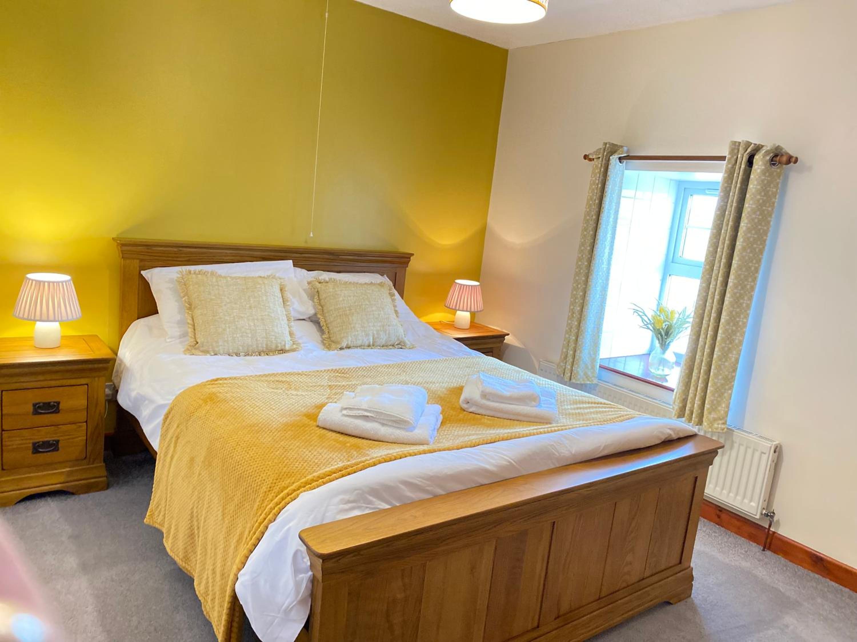 Luxury 5-Bed Farmhouse - Sleeps 8 & Hot Tub view 4
