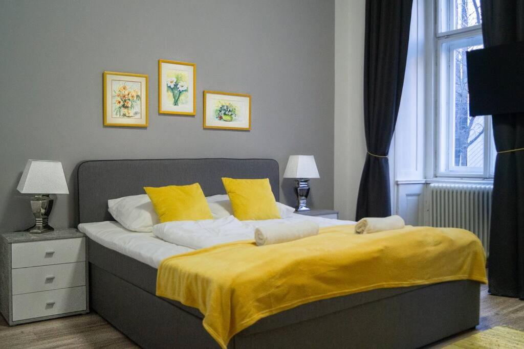Quadrable King Room w/ Cityview Mariahilferstr F