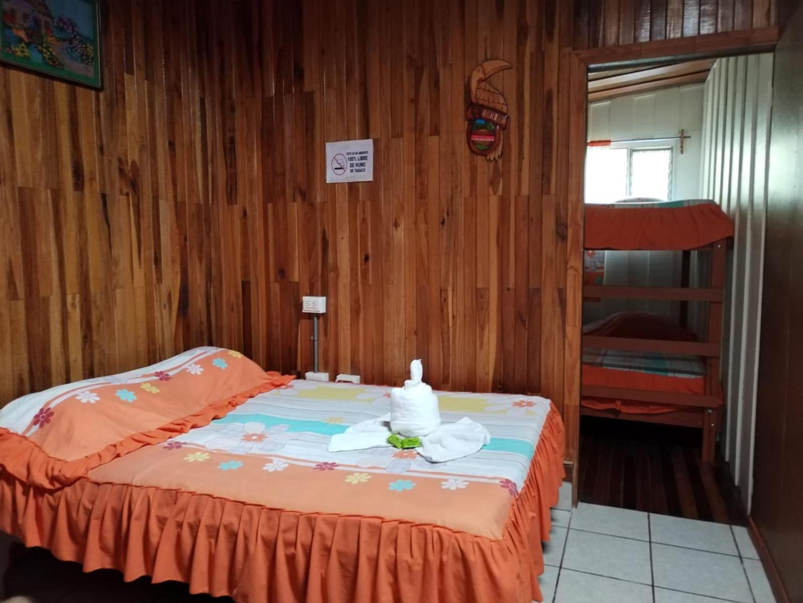 Pensión y Cabinas Colibrí B&B Costa Rica