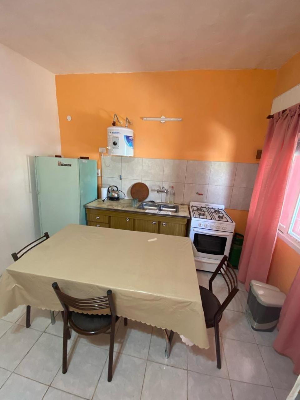 Casa para 4 personas, DOS HABITACIONES, excelente ubicación a 30 metros del casino, y a 50 metros de la parte principal de costanera , equipada entera, wif