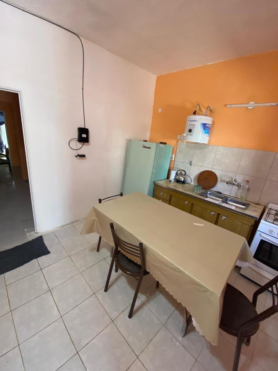 Casa para 4 personas, DOS HABITACIONES, excelente ubicación a 30 metros del casino, y a 50 metros de la parte principal de costanera , equipada entera, wif